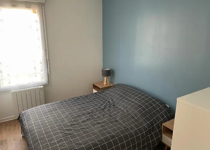 2 - 50m De La - Parking Apartment